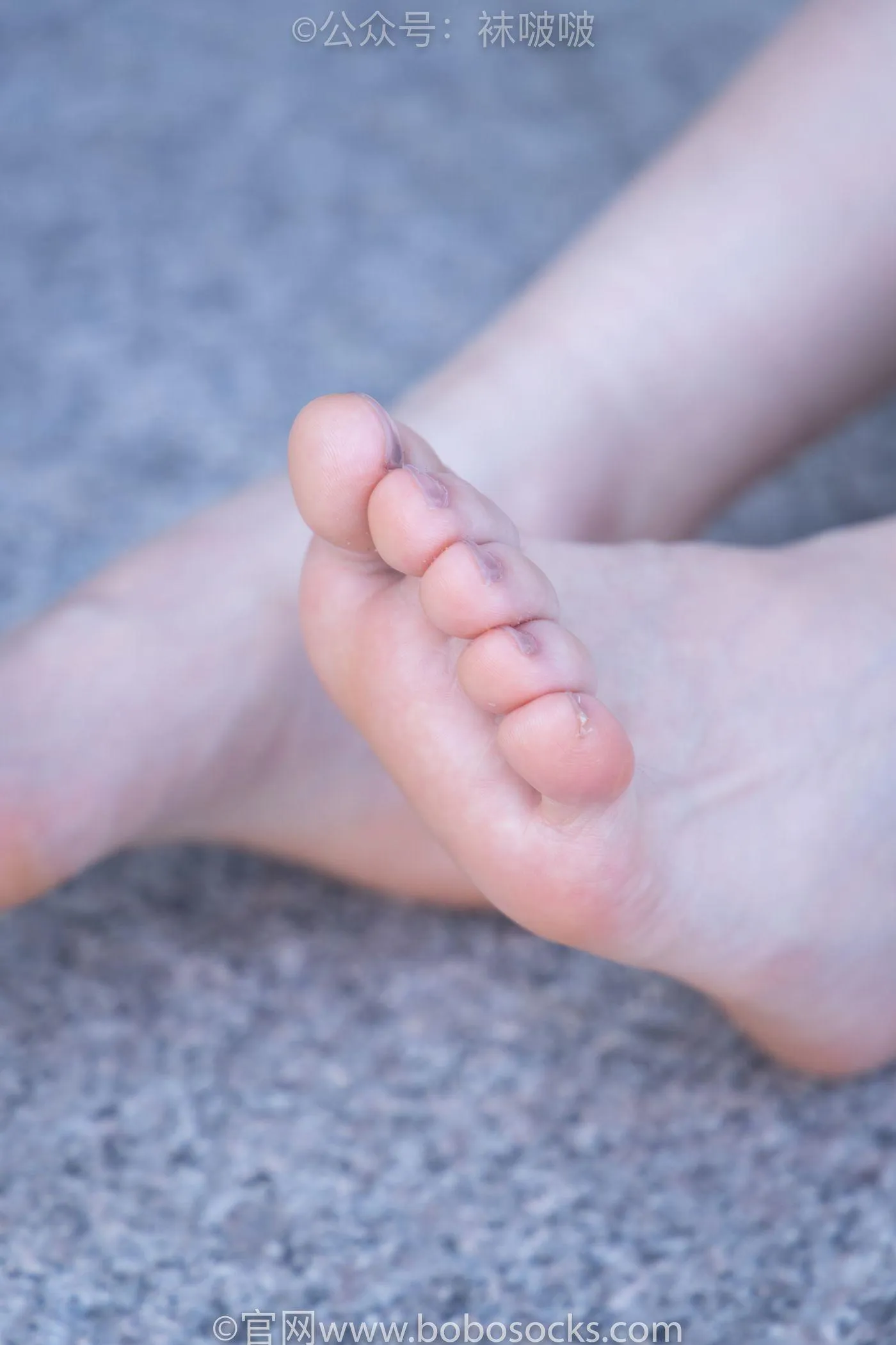 [BoBoSocks袜啵啵]NO.006 小米-运动鞋、白色小腿袜、裸足 [130P]插图